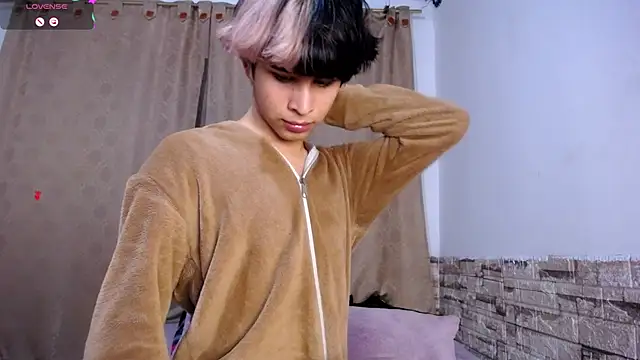 DaraKat18 online show from 04.09.26