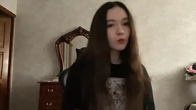 Snapshot of Pikmigirl18 chatting on 09.11.25 Pikmigirl18 online show from 09.11.25