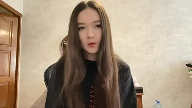 Snapshot of Pikmigirl18 chatting on 09.12.25 Pikmigirl18 online show from 09.12.25