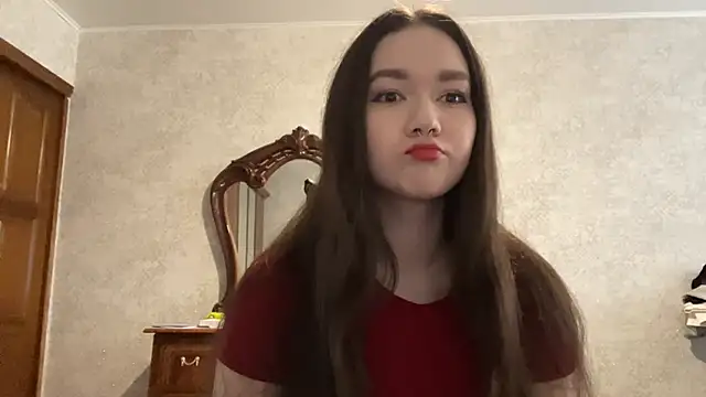 Snapshot of Pikmigirl18 chatting on 09.15.25 Pikmigirl18 online show from 09.15.25