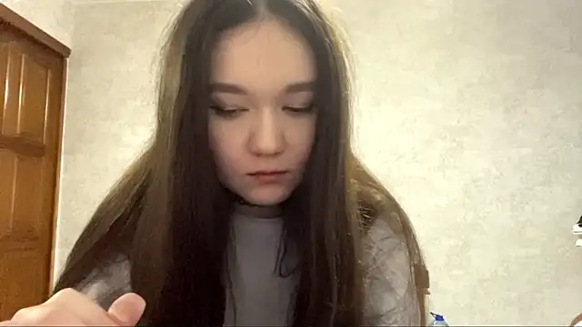 Snapshot of Pikmigirl18 chatting on 09.21.25 Pikmigirl18 online show from 09.21.25