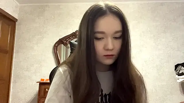 Snapshot of Pikmigirl18 chatting on 09.22.25 Pikmigirl18 online show from 09.22.25