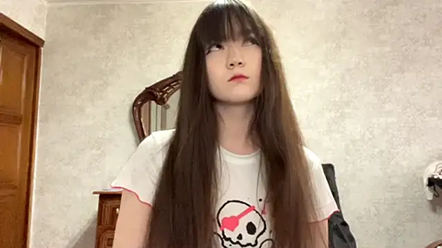 Snapshot of Pikmigirl18 chatting on 10.12.25 Pikmigirl18 online show from 10.12.25