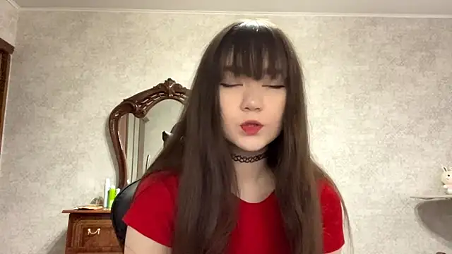 Snapshot of Pikmigirl18 chatting on 10.13.25 Pikmigirl18 online show from 10.13.25