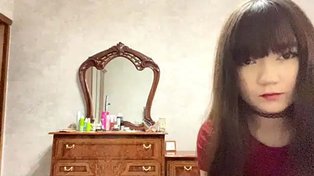 Snapshot of Pikmigirl18 chatting on 10.14.25 Pikmigirl18 online show from 10.14.25