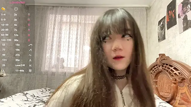 Snapshot of Pikmigirl18 chatting on 10.30.25 Pikmigirl18 online show from 10.30.25