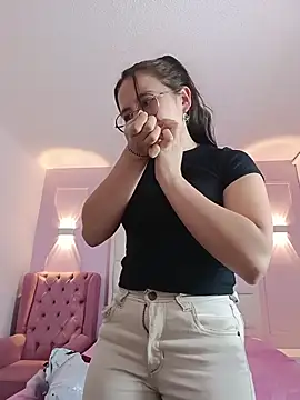 Bella Sumers online show from 04.20.26