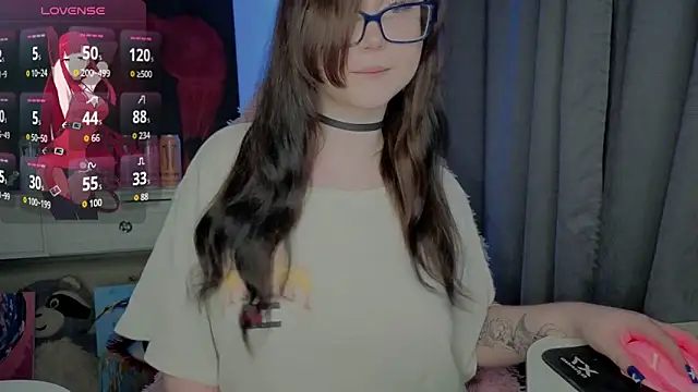 Snapshot of hornyprincess19 chatting on 06.11.26 hornyprincess19 online show from 06.11.26