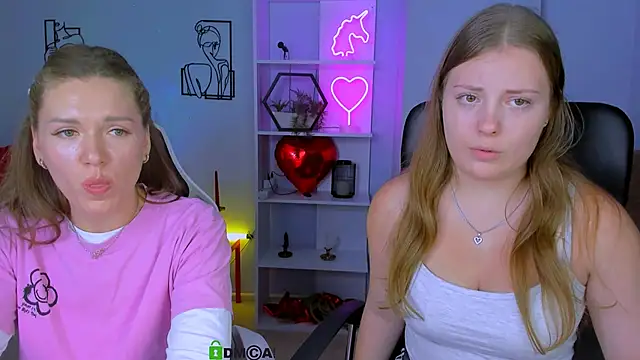 Snapshot of melani_bumm chatting on 10.16.25 melani bumm online show from 10.16.25