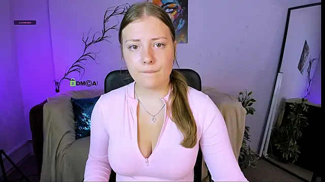 Snapshot of melani_bumm chatting on 10.17.25 melani bumm online show from 10.17.25