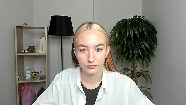 Snapshot of BabetteTing chatting on 09.09.25 BabetteTing online show from 09.09.25