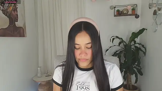 AlisxxnFx online show from 09.19.25