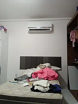 Snapshot of ApenasLys chatting on 02.21.26 ApenasLys online show from 02.21.26