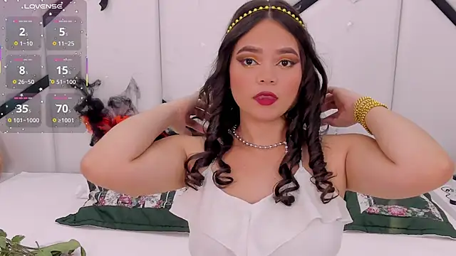 AlanaCusack online show from 10.19.25