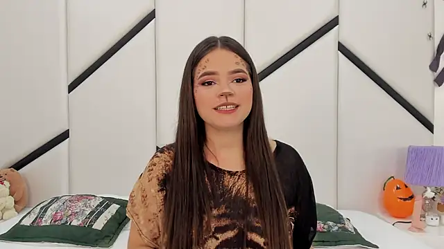 AlanaCusack online show from 10.23.25