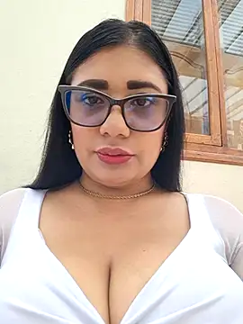 Snapshot of Monse--145 chatting on 10.01.25 Monse--145 online show from 10.01.25