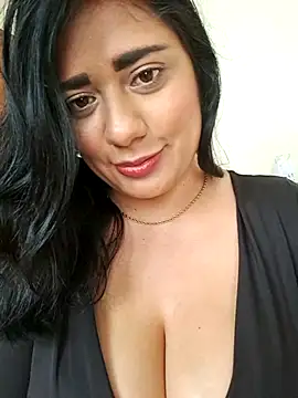 Snapshot of Monse--145 chatting on 10.29.25 Monse--145 online show from 10.29.25