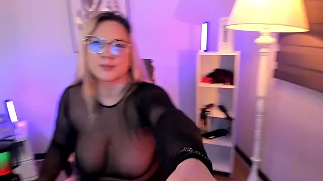 hollie joliie online show from 04.01.26