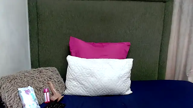 Snapshot of Littlebunny33 chatting on 10.04.25 Littlebunny33 online show from 10.04.25