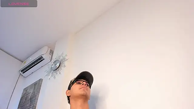 Tthiago cruz online show from 10.07.25