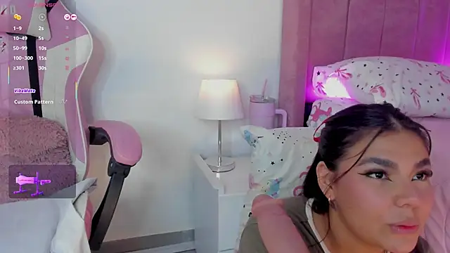 AliceThundeer online show from 10.26.25