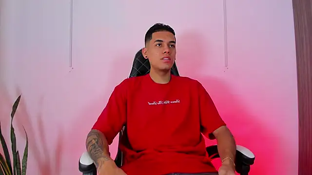 Snapshot of Nickyblazze_ chatting on 09.17.25 Nickyblazze  online show from 09.17.25