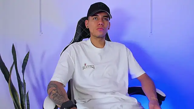 Snapshot of Nickyblazze_ chatting on 09.23.25 Nickyblazze  online show from 09.23.25