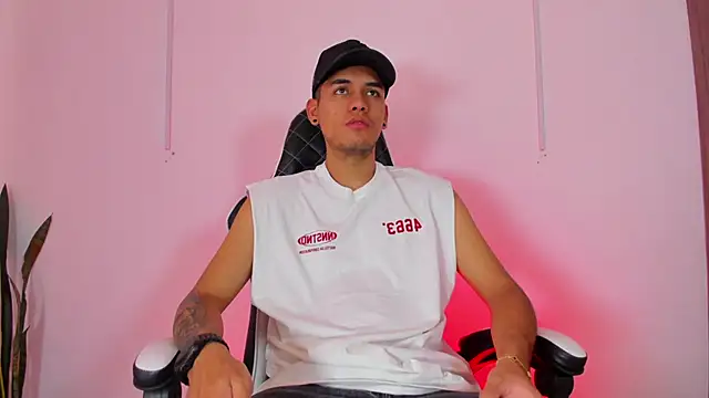 Snapshot of Nickyblazze_ chatting on 09.26.25 Nickyblazze  online show from 09.26.25