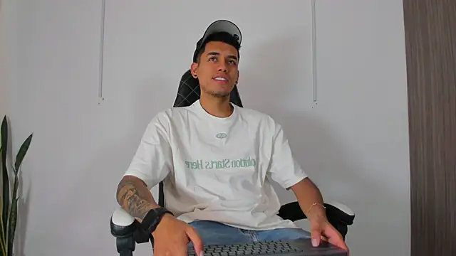 Snapshot of Nickyblazze_ chatting on 09.27.25 Nickyblazze  online show from 09.27.25