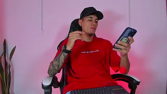 Snapshot of Nickyblazze_ chatting on 09.28.25 Nickyblazze  online show from 09.28.25