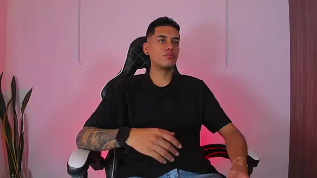 Snapshot of Nickyblazze_ chatting on 09.30.25 Nickyblazze  online show from 09.30.25