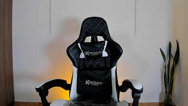 Snapshot of Nickyblazze_ chatting on 10.01.25 Nickyblazze  online show from 10.01.25