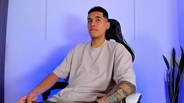 Snapshot of Nickyblazze_ chatting on 10.02.25 Nickyblazze  online show from 10.02.25