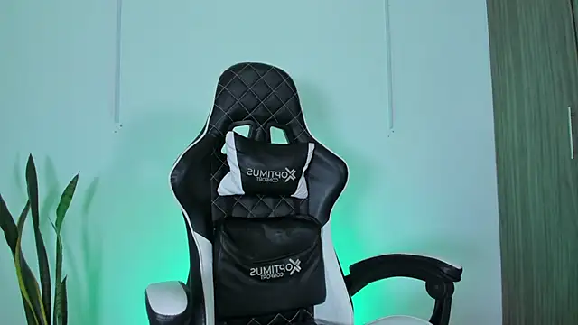 Snapshot of Nickyblazze_ chatting on 10.06.25 Nickyblazze  online show from 10.06.25