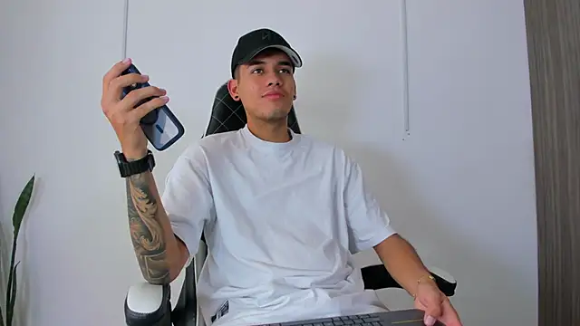 Snapshot of Nickyblazze_ chatting on 10.09.25 Nickyblazze  online show from 10.09.25