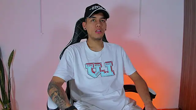 Snapshot of Nickyblazze_ chatting on 10.10.25 Nickyblazze  online show from 10.10.25