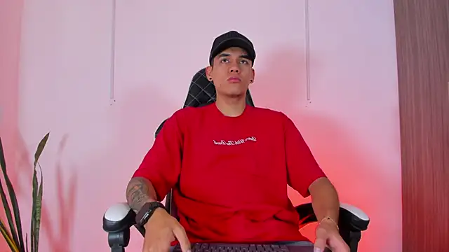 Snapshot of Nickyblazze_ chatting on 10.14.25 Nickyblazze  online show from 10.14.25