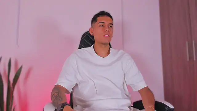 Snapshot of Nickyblazze_ chatting on 10.18.25 Nickyblazze  online show from 10.18.25