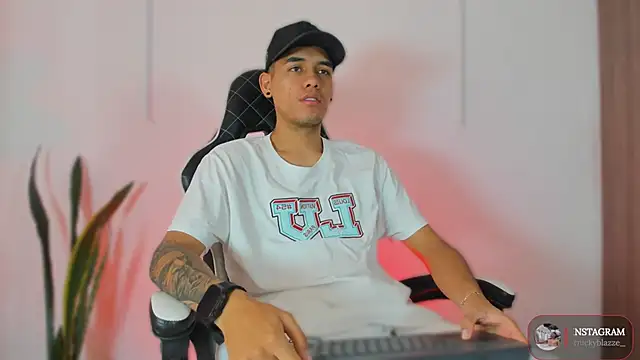 Snapshot of Nickyblazze_ chatting on 10.22.25 Nickyblazze  online show from 10.22.25