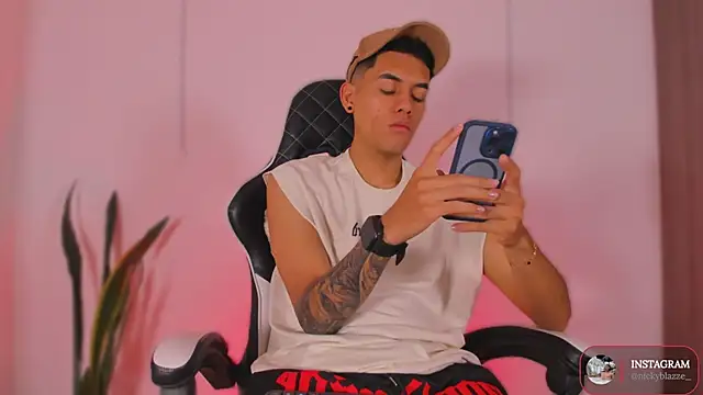 Snapshot of Nickyblazze_ chatting on 10.25.25 Nickyblazze  online show from 10.25.25