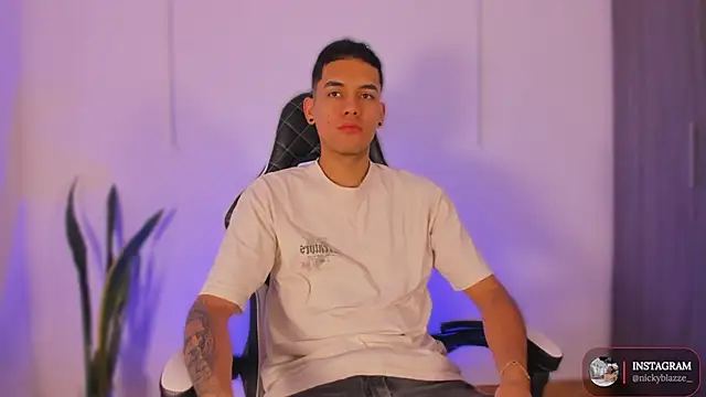 Snapshot of Nickyblazze_ chatting on 10.28.25 Nickyblazze  online show from 10.28.25