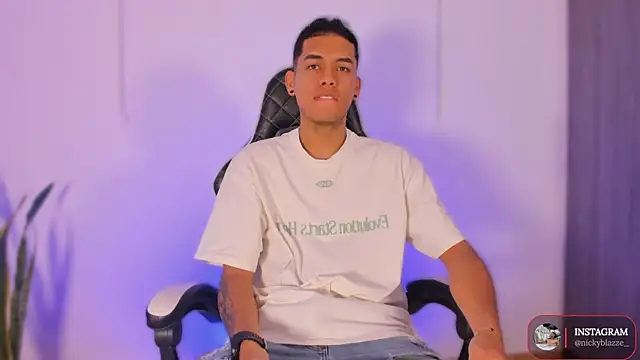 Snapshot of Nickyblazze_ chatting on 10.30.25 Nickyblazze  online show from 10.30.25