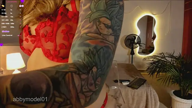 Snapshot of AbbyModel01 chatting on 10.18.25 AbbyModel01 online show from 10.18.25