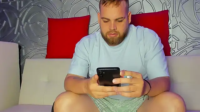 Snapshot of Sweetberryhot chatting on 10.25.25 Sweetberryhot online show from 10.25.25