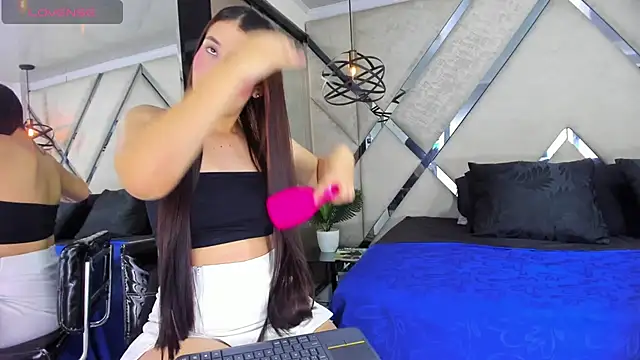 Lyra7  online show from 09.17.25