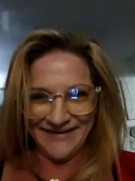 Goldenndoll online show from 11.02.25