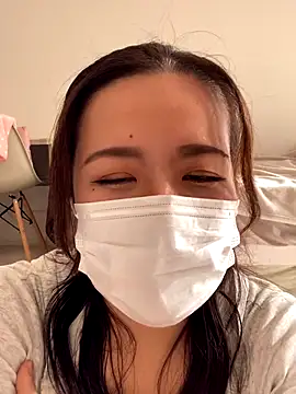 NATSUMI00 online show from 10.17.25