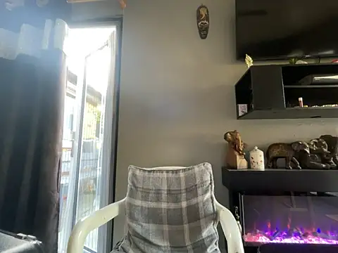 Snapshot of smoothjane chatting on 10.11.25 smoothjane online show from 10.11.25