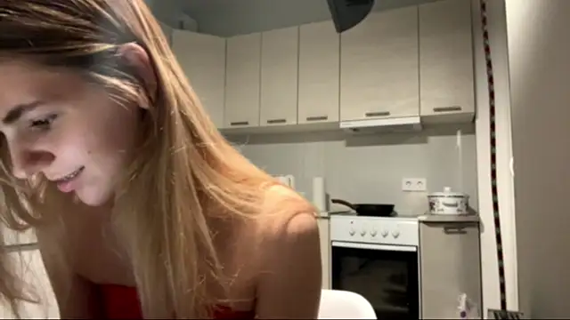 Snapshot of Denni_Spilber chatting on 10.24.25 Denni Spilber online show from 10.24.25