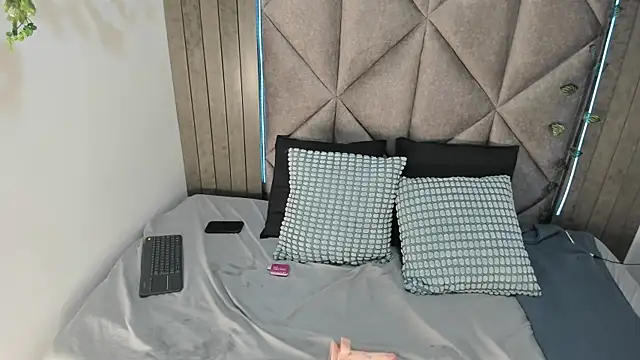 AAronBaker  online show from 10.11.25